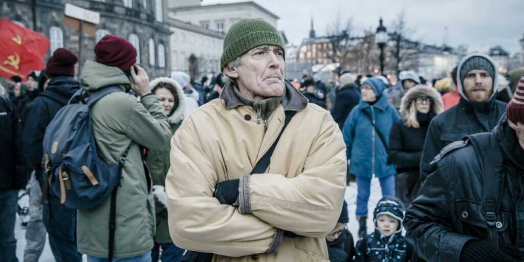 Der var både en omfattende demokratisk debat og mange protester