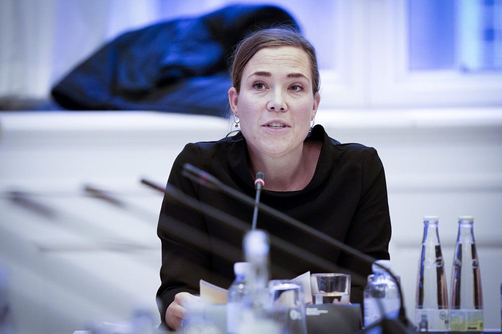 Social- og indenrigsminister Astrid Krag (S) forklarer i et samråd onsdag