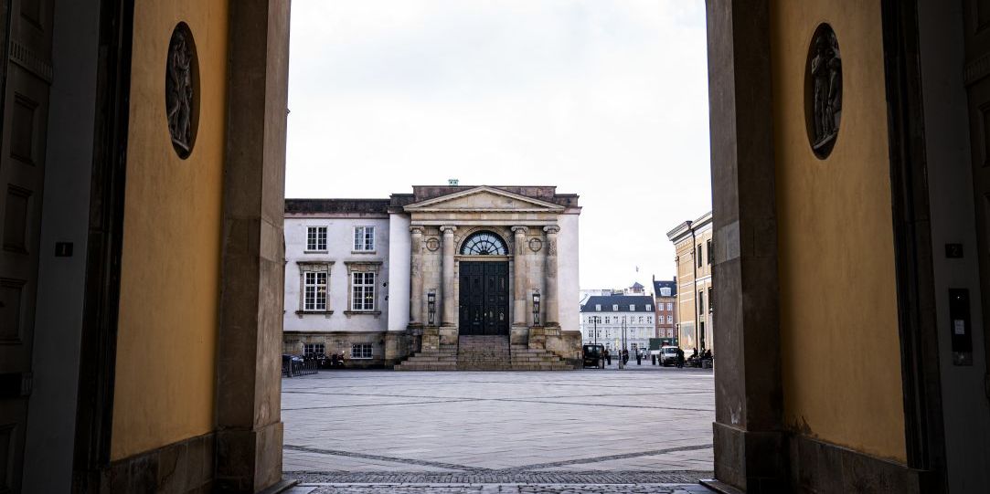 I retssystemet befinder der sig omkring fem sager om kommunernes prisberegninger. Sagsanlæggene løber op i mange millioner. Mandag afsiges der dom ved Højesteret i den første sag af sin art.