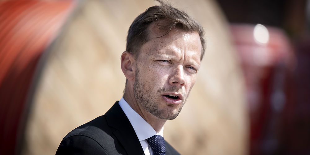 (Arkiv) Beskæftigelsesminister Peter Hummelgaard fremlagde sit forslag til et uddannelsesløft for ufaglærte på virksomheden Kemp & Lauritzen den 10. juni. Der var ikke meget til kontanthjælpsmodtagerne.