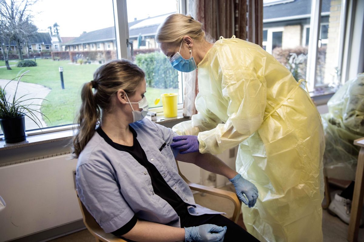 Planen for vaccination af frontpersonale ansat hos private velfærdsvirksomheder har indtil nu kunnet iværksættes. Læs hvorfor