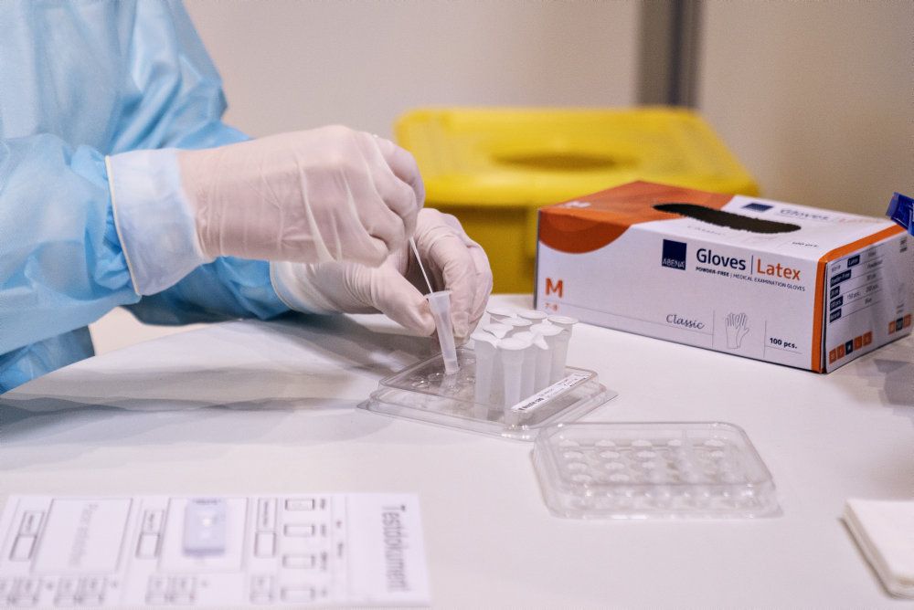 Problemer med sikkerhed og hygiejne hos en underleverandør har kostet SOS International jobbet som lyntester i fire regioner. Den kommende tid er både Falck og Copenhagen Medical