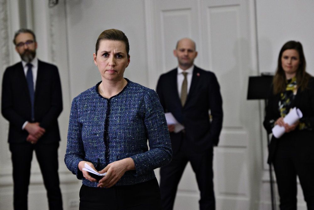 Statsminister Mette Frederiksen (S) kunne sammen med de fleste partier i Folketinget sent mandag aften præsentere en langsigtet genåbningsaftale.