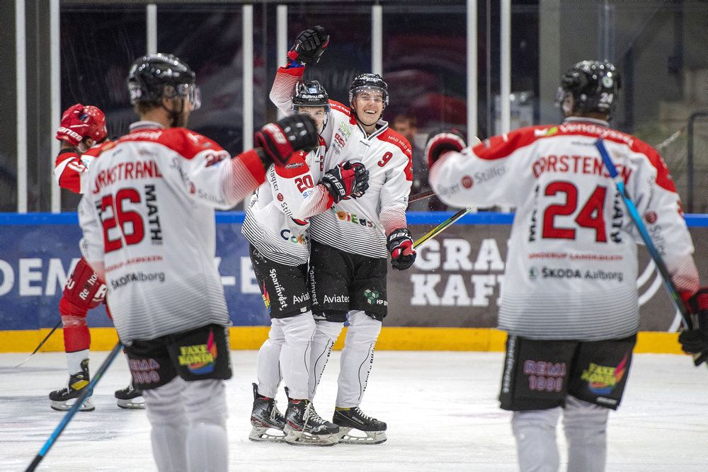 Aalborg Pirates spiller i landets bedste række på herresiden. Nu kritiserer flere eksperter Aalborg Kommune for manglende økonomisk ansvarlighed på grund af støtte ishockeyklubben. (Arkivfoto).