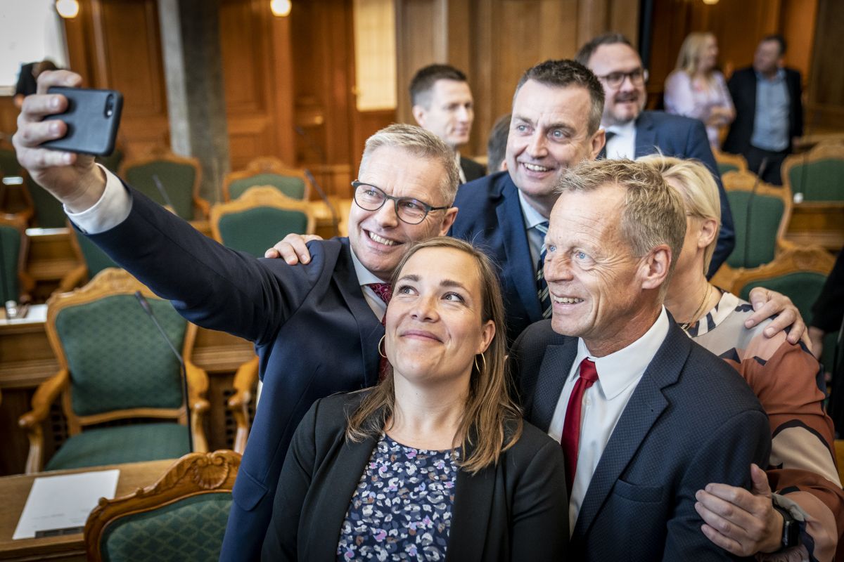 Ved Folketingets åbning den 4 oktober var der valgstemning og mange fik taget selfies. Samme dag udsendte Social- og Ældreminister Astrid Krag et sidste hyrdebrev til kommuner og regioner.