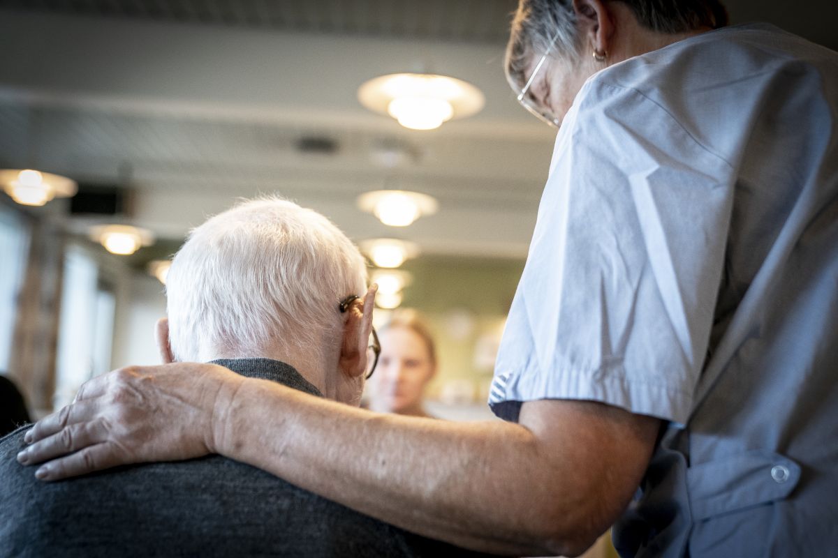 På tolv år er der er antallet af vikarer i ældreplejen steget over det tredoblet pr måned målt i antal personer.