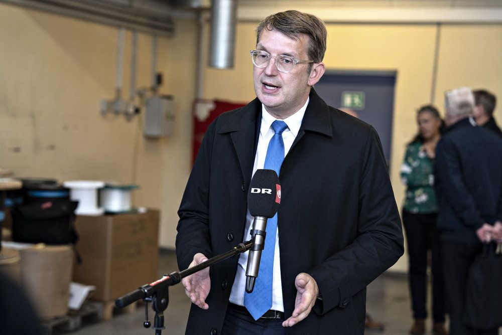 Forsvarsminister Troels Lund Poulsen (V) har sendt et oplæg til et kommissorium til forsvarsordførerne. De skal tirsdag melde ind