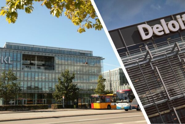 KL har siden det tidlige forår 2022 fået ekstern bistand fra genboen revisionsfirmaet Deloitte til udviklingen af en ny vejledning til prisberegninger på ældreområdet.
