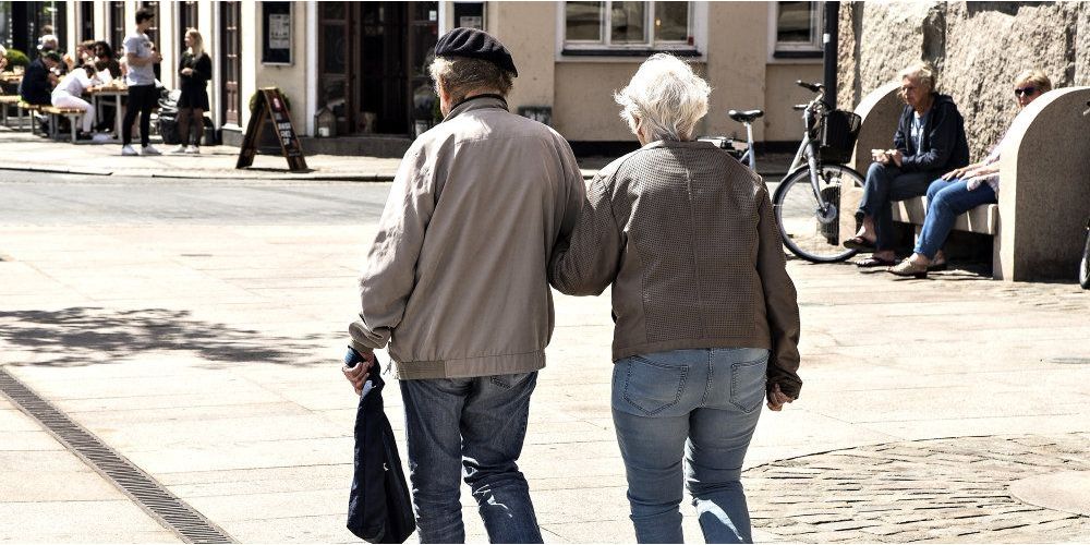 I 2050 forventes en langt større andel af befolkningen at blive over 100 år. I dag er der 1200 personer over 100 år i Danmark. Det ventes at være mere end tredoblet til 4300 i 2050.