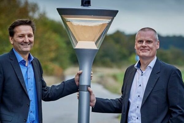 Fra venstre Martin Løbel CEO Cibicom Henrik Wej Petersen Direktør SEAS-NVE.