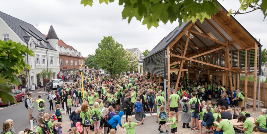 Torvedag i den nuværende torvehal i Ry